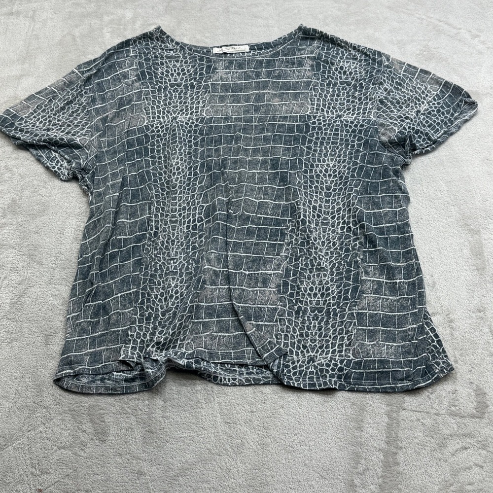 We The Free T-Shirt Women's XL Grey Crocodile Print Relaxed Fit Boho Indie Edgy